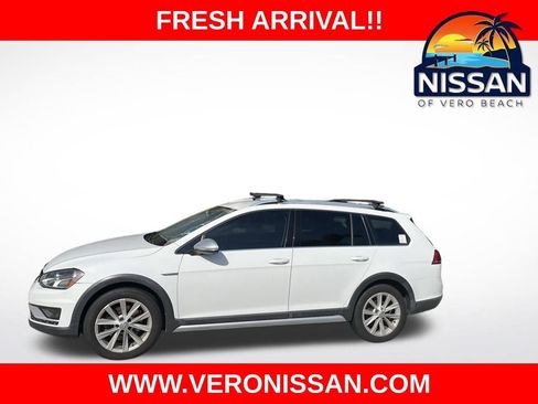 Used 2017 Volkswagen Golf Alltrack S AWD/4WD image 1