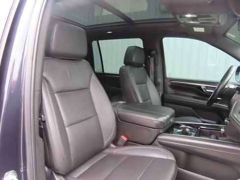 Used 2025 Chevrolet Suburban Z71 w/ Z71 Off-Road Package AWD/4WD image 26
