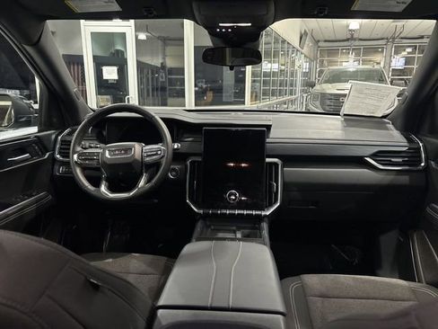 Used 2025 GMC Acadia Elevation image 30