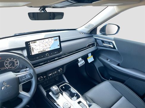 New 2025 Mitsubishi Outlander ES image 25