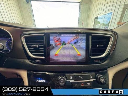 Used 2018 Chrysler Pacifica Touring-L Plus FWD image 23