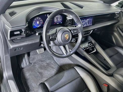 Certified 2025 Porsche Macan 4S Electric AWD/4WD image 4