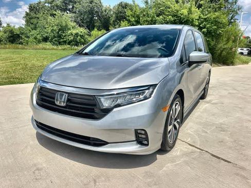 Used 2023 Honda Odyssey Touring image 2