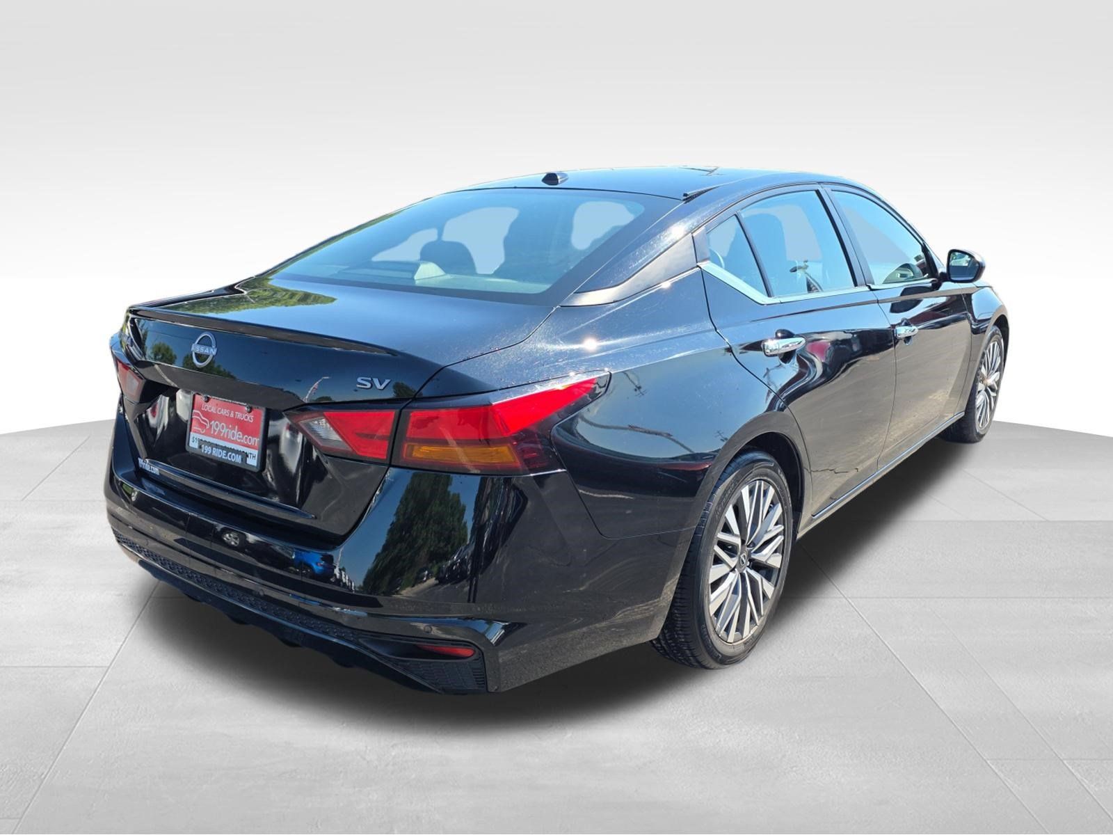 Used 2024 Nissan Altima 2.5 SV FWD image 5