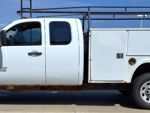 Used 2011 Chevrolet Silverado 3500 W/T AWD/4WD image 5