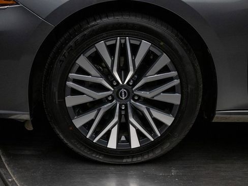 Used 2024 Nissan Altima 2.5 SV image 8