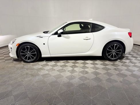 Used 2017 Toyota 86 860 Special Edition RWD image 3