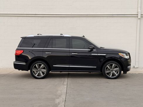 Used 2019 Lincoln Navigator Reserve image 3