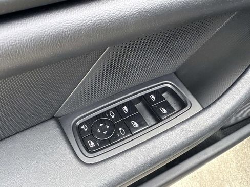 Used 2021 Porsche Taycan 4 Cross Turismo image 17