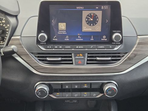 Used 2025 Nissan Altima 2.5 SV FWD image 12