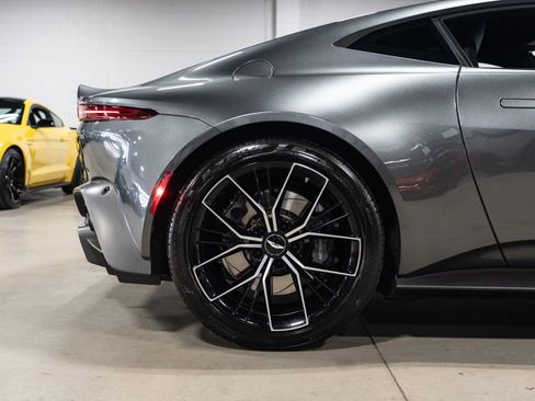Used 2021 Aston Martin V8 Vantage Coupe image 8