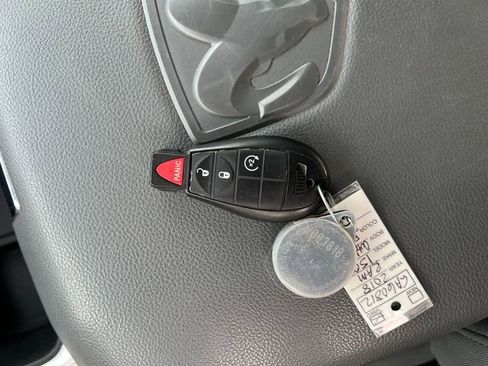 Used 2018 RAM 1500 SLT image 28