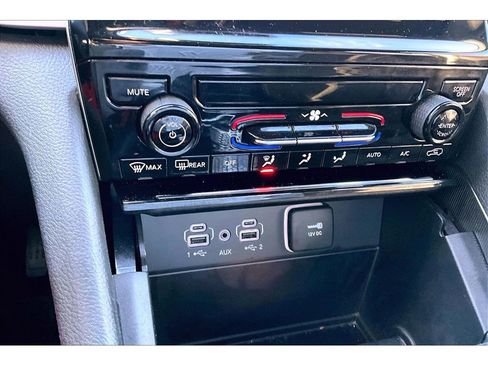 Used 2024 Jeep Grand Cherokee Laredo w/ Trailer Tow Package image 30