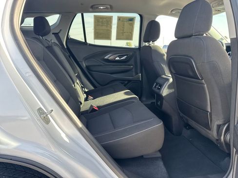 Used 2024 GMC Terrain SLE image 12