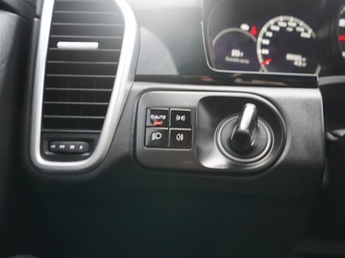 Used 2021 Porsche Cayenne Turbo image 31