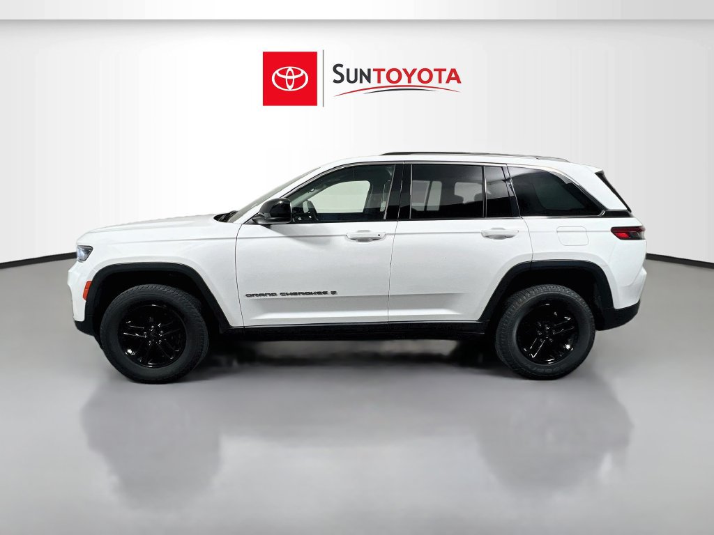 Used 2023 Jeep Grand Cherokee Laredo w/ Luxury Tech Group I AWD/4WD image 6