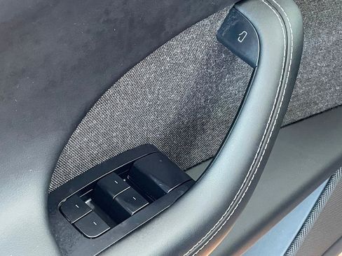 Used 2022 Tesla Model X Plaid image 15