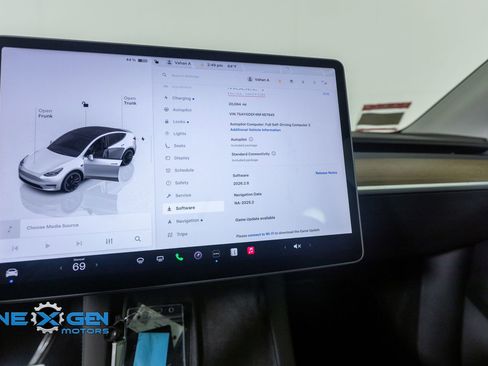 Used 2022 Tesla Model Y Performance AWD/4WD image 17