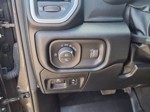 Used 2022 RAM 1500 Big Horn AWD/4WD image 14