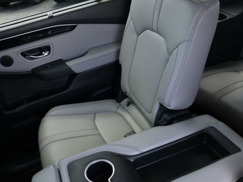 Used 2025 Honda Pilot Touring image 15