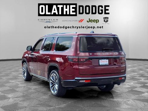 Certified 2024 Jeep Wagoneer Series III w/ Premium Group I AWD/4WD image 3