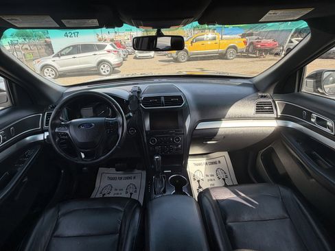 Used 2016 Ford Explorer XLT w/ Equipment Group 202A AWD/4WD image 17