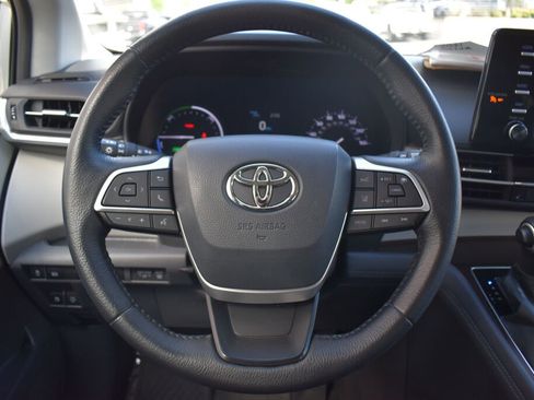 Used 2021 Toyota Sienna XLE AWD/4WD image 9