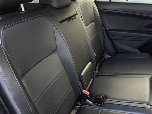 Used 2018 Volkswagen Tiguan SE AWD/4WD image 37