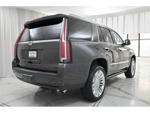 Used 2017 Cadillac Escalade Platinum AWD/4WD image 7