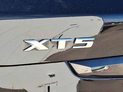 Used 2017 Cadillac XT5 Platinum w/ Driver Assist Package image 31