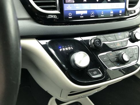 Used 2022 Chrysler Pacifica Touring-L image 20