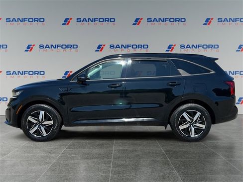 Used 2022 Kia Sorento S w/ Panoramic Sunroof Package image 2