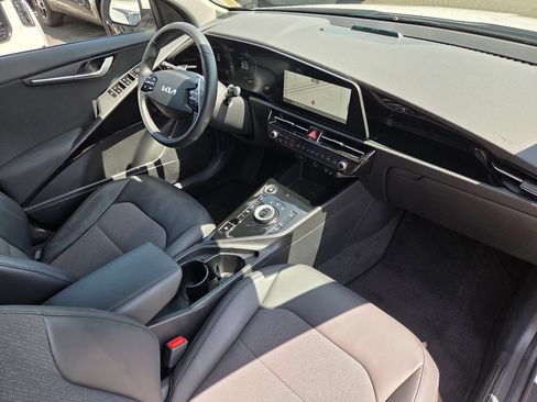 Used 2023 Kia Niro EX w/ EX Cold Weather Package FWD image 26