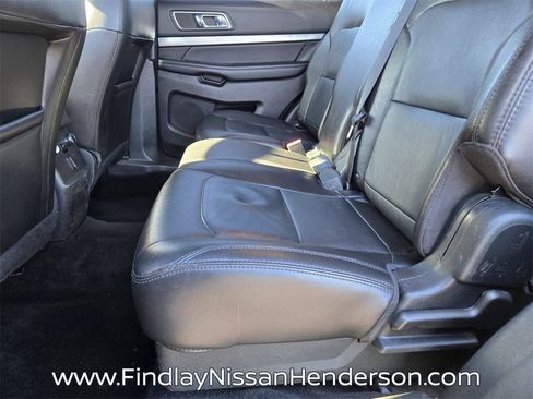 Used 2018 Ford Explorer XLT w/ Equipment Group 202A image 12