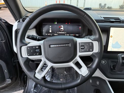 Used 2025 Land Rover Defender 110 S image 17
