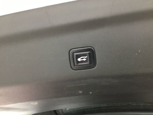 Used 2022 GMC Yukon XL Denali w/ Denali Premium Package AWD/4WD image 19