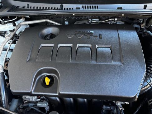 Used 2015 Toyota Corolla S image 34