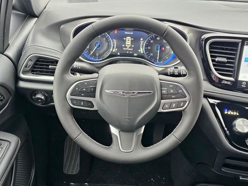 New 2026 Chrysler Pacifica Select image 17