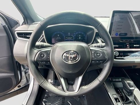 Used 2026 Toyota Corolla Cross XLE w/ Convenience Package FWD image 11