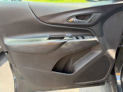 Used 2019 Chevrolet Equinox LT FWD image 16