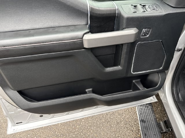 Used 2019 Ford F150 Platinum w/ Equipment Group 701A Luxury AWD/4WD image 19