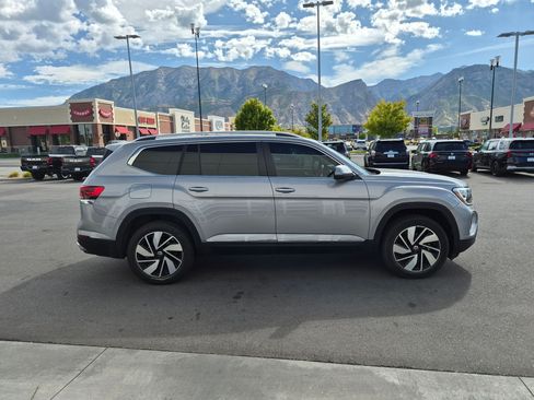 Used 2024 Volkswagen Atlas SEL AWD/4WD image 2