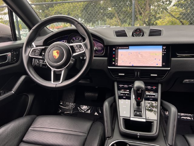 Used 2023 Porsche Cayenne AWD/4WD image 18