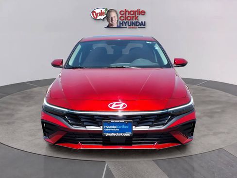 Certified 2025 Hyundai Elantra Limited FWD image 8