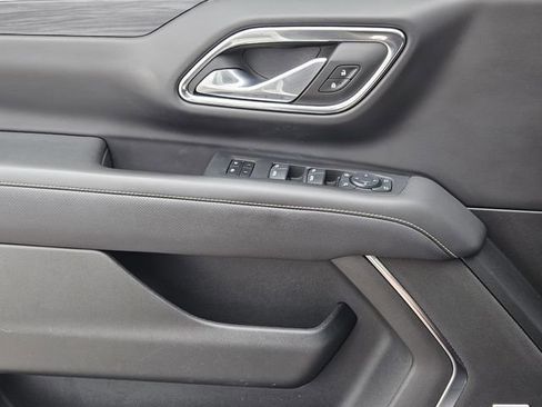 Used 2024 GMC Yukon SLT w/ SLT Luxury Package image 23