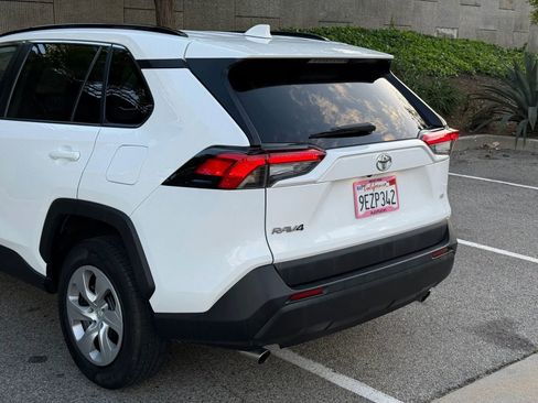 Used 2021 Toyota RAV4 LE image 18