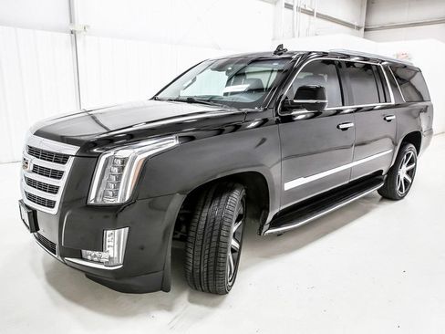 Used 2018 Cadillac Escalade ESV Premium Luxury AWD/4WD image 2