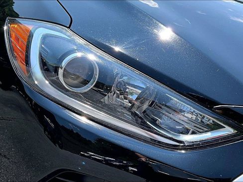 Used 2018 Hyundai Elantra SE FWD image 38