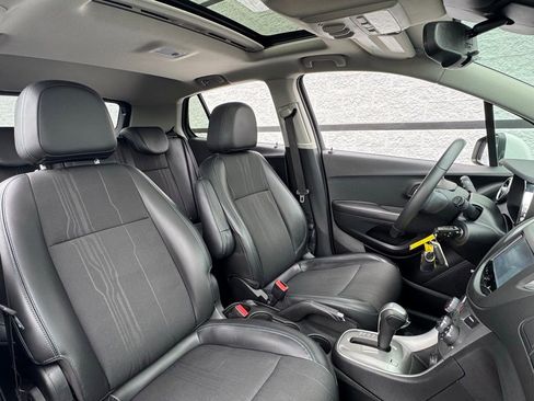 Used 2015 Chevrolet Trax LT w/ LT Sun and Sound Package AWD/4WD image 27