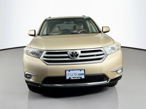 Used 2011 Toyota Highlander SE w/ Tow Pkg AWD/4WD image 2